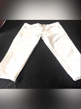 “Calvin Klein” White Denim   Straight AnkleJeans.
 Size: 30/10  EUC